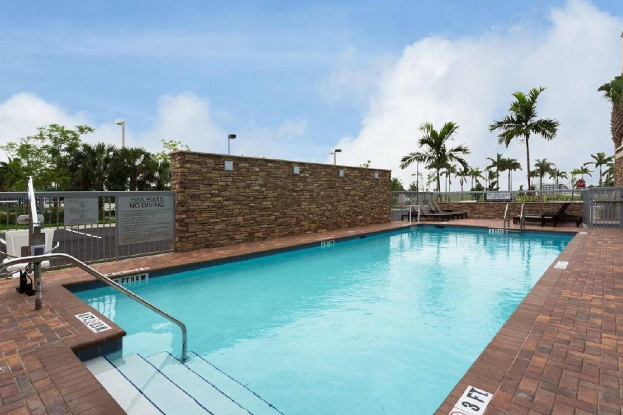 Fairfield Inn & Suites By Marriott Fort Lauderdale Pembroke Pines Dış mekan fotoğraf